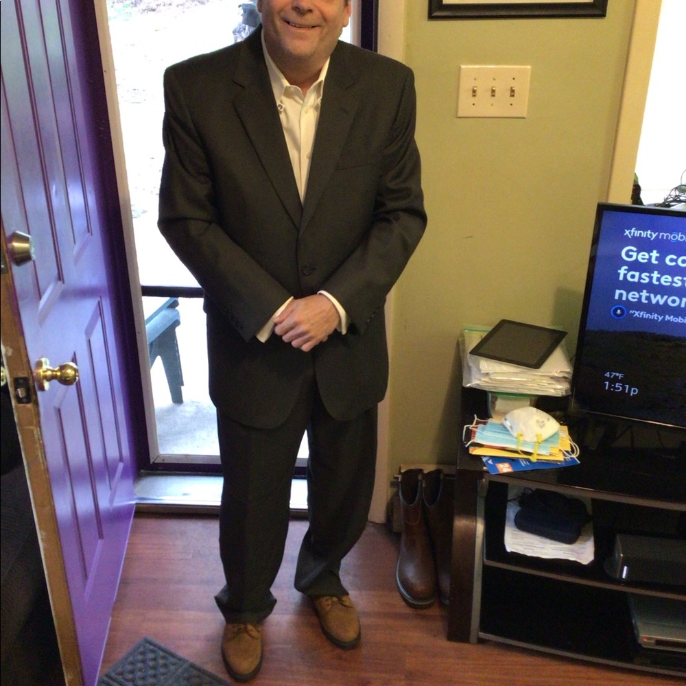 Suits - Picture 4 of 5